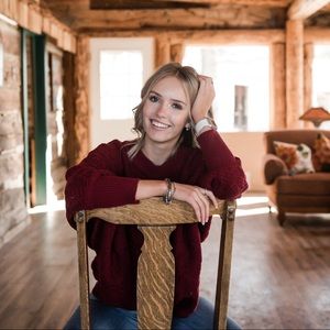 Meet your Posher, Ava